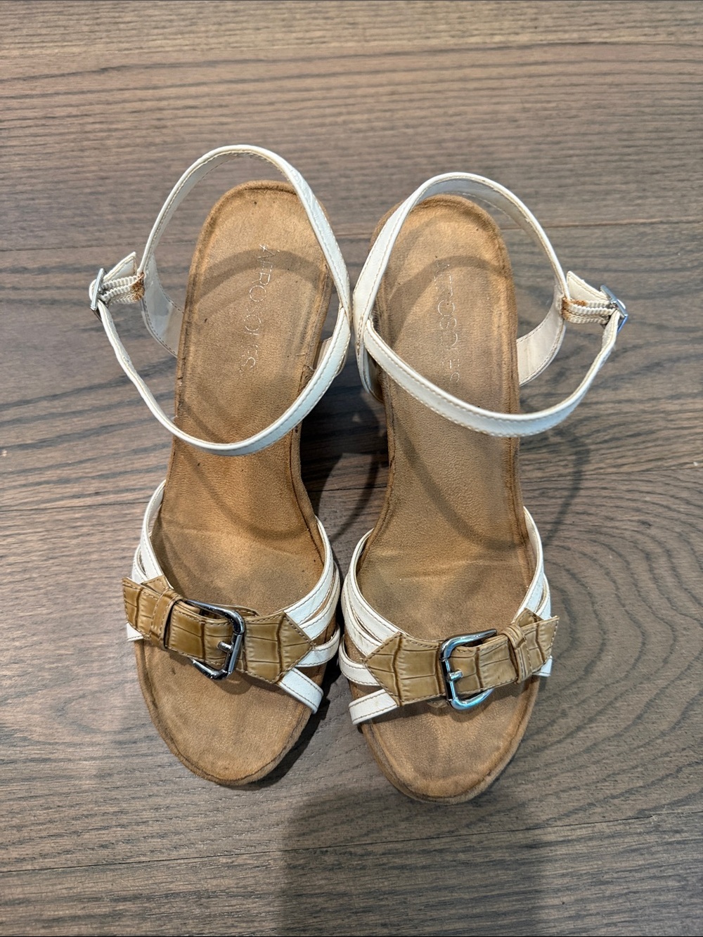 Women’s aerosoles White and Tan Buckle Strap Sandals size 7.5